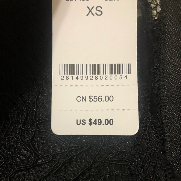 Crop top with open shoulders and sleeves. - Picture 3 of 4